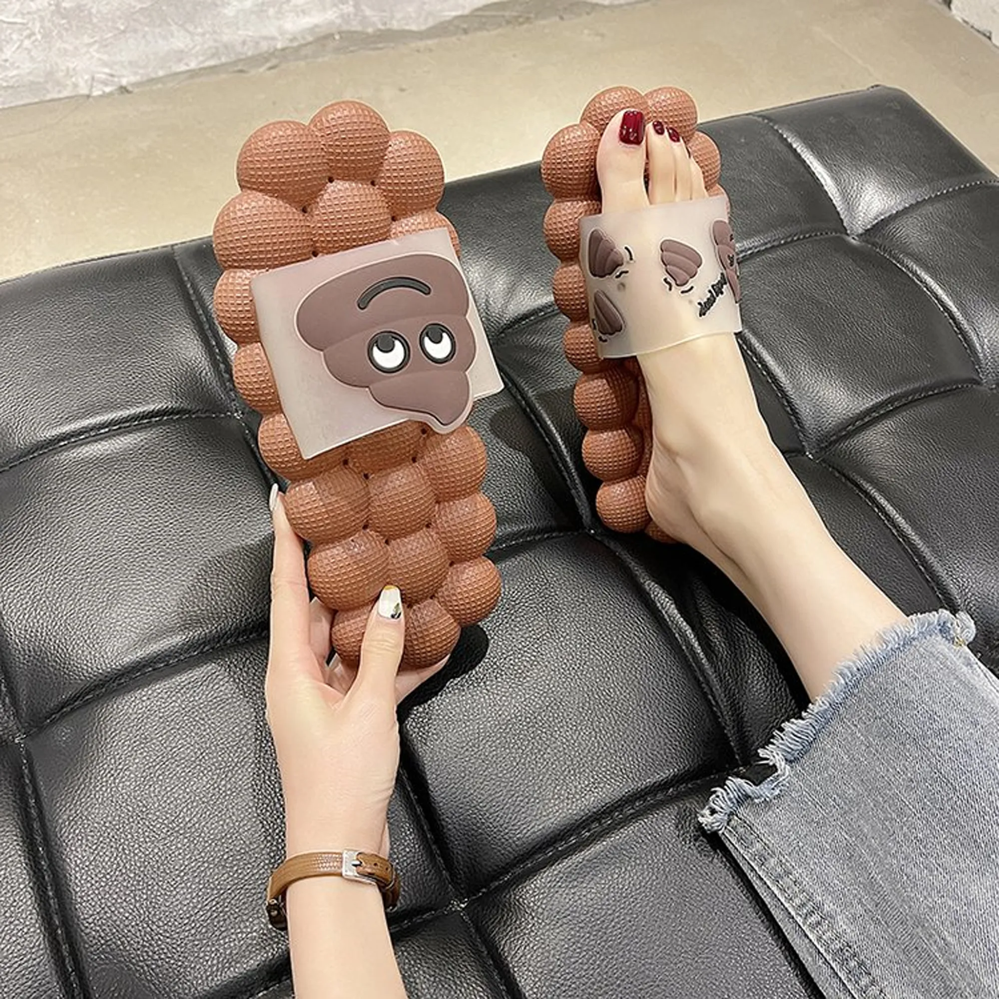 bubble flat-bottomed flip flops