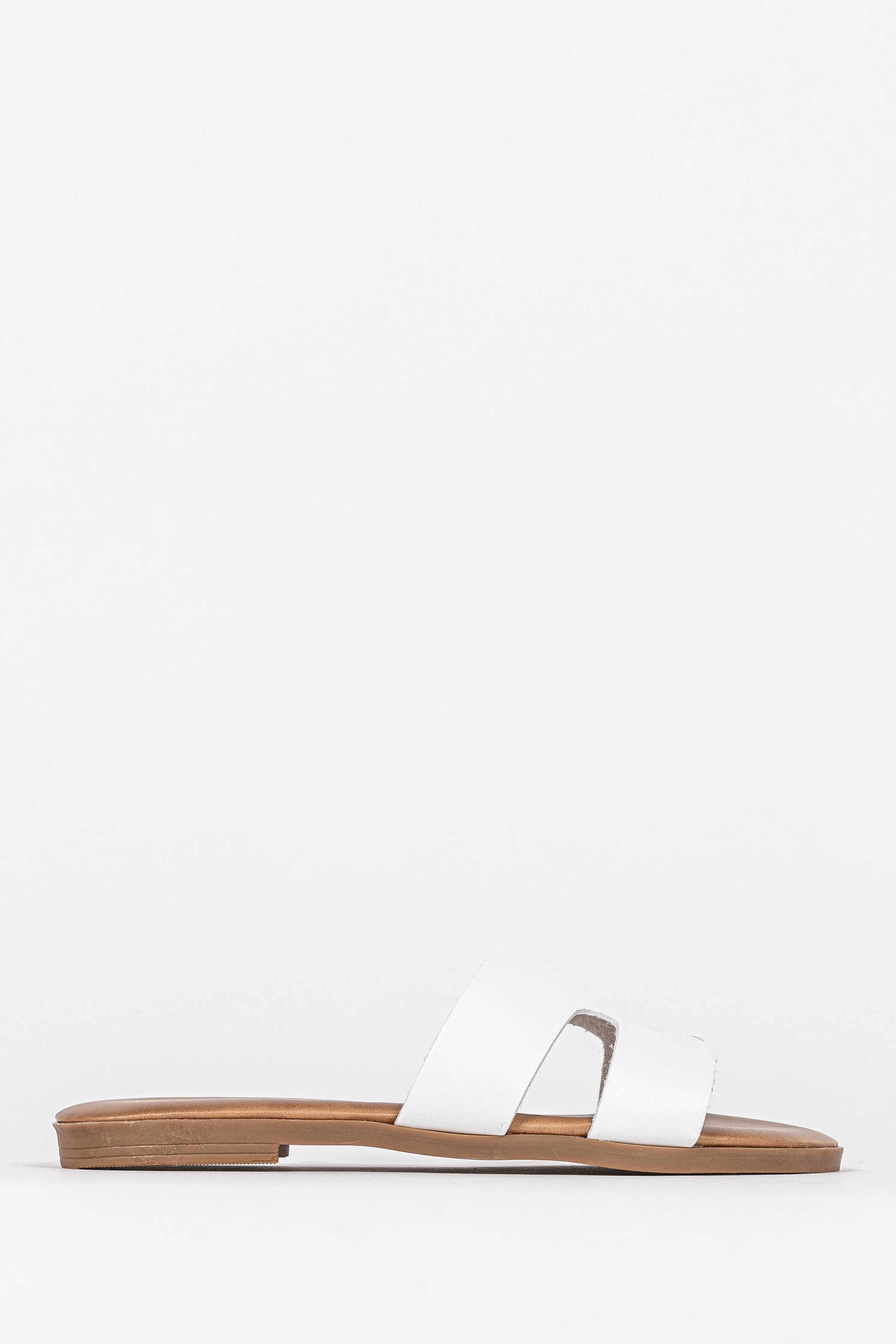 LEATHER FLAT SANDALS