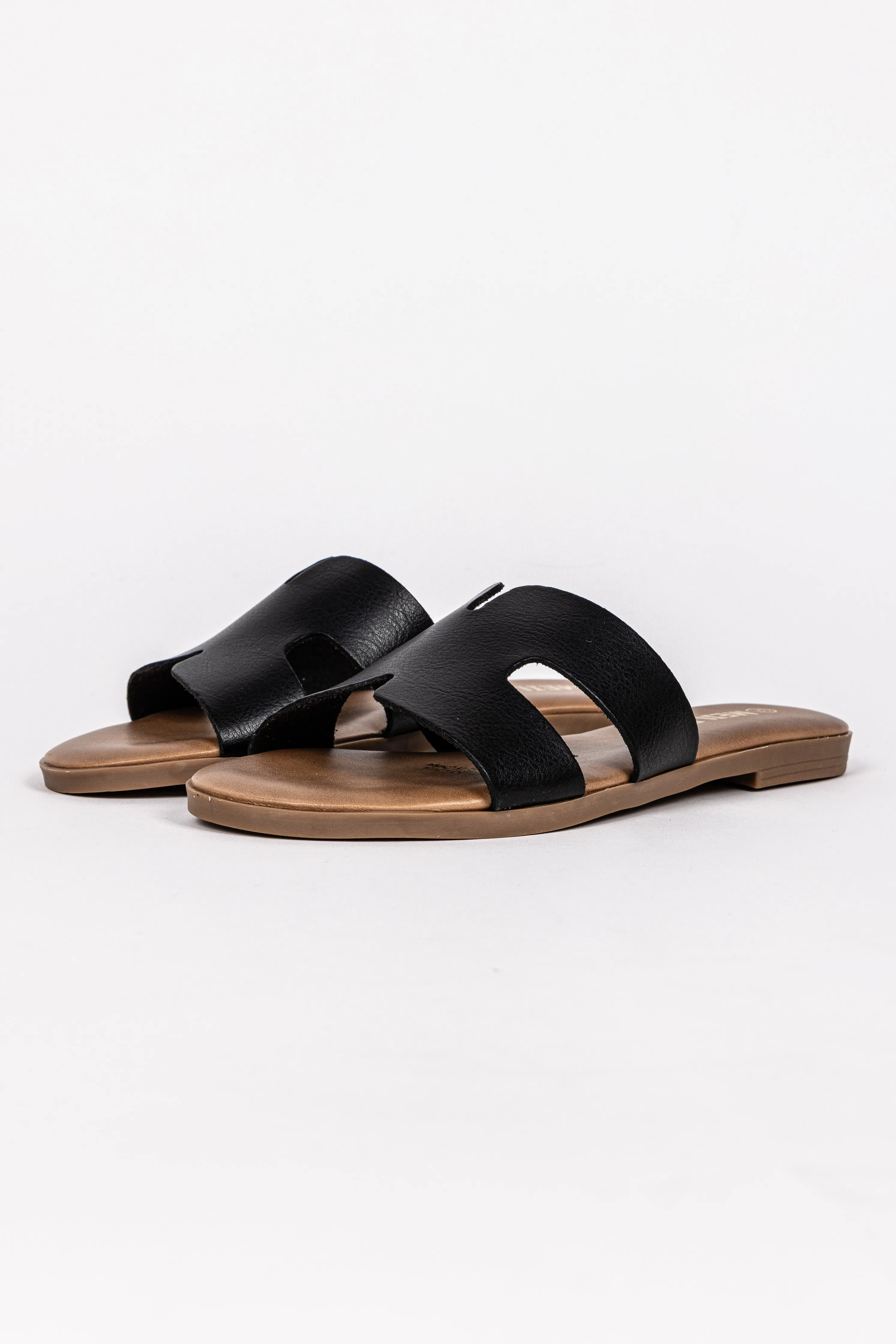 LEATHER FLAT SANDALS