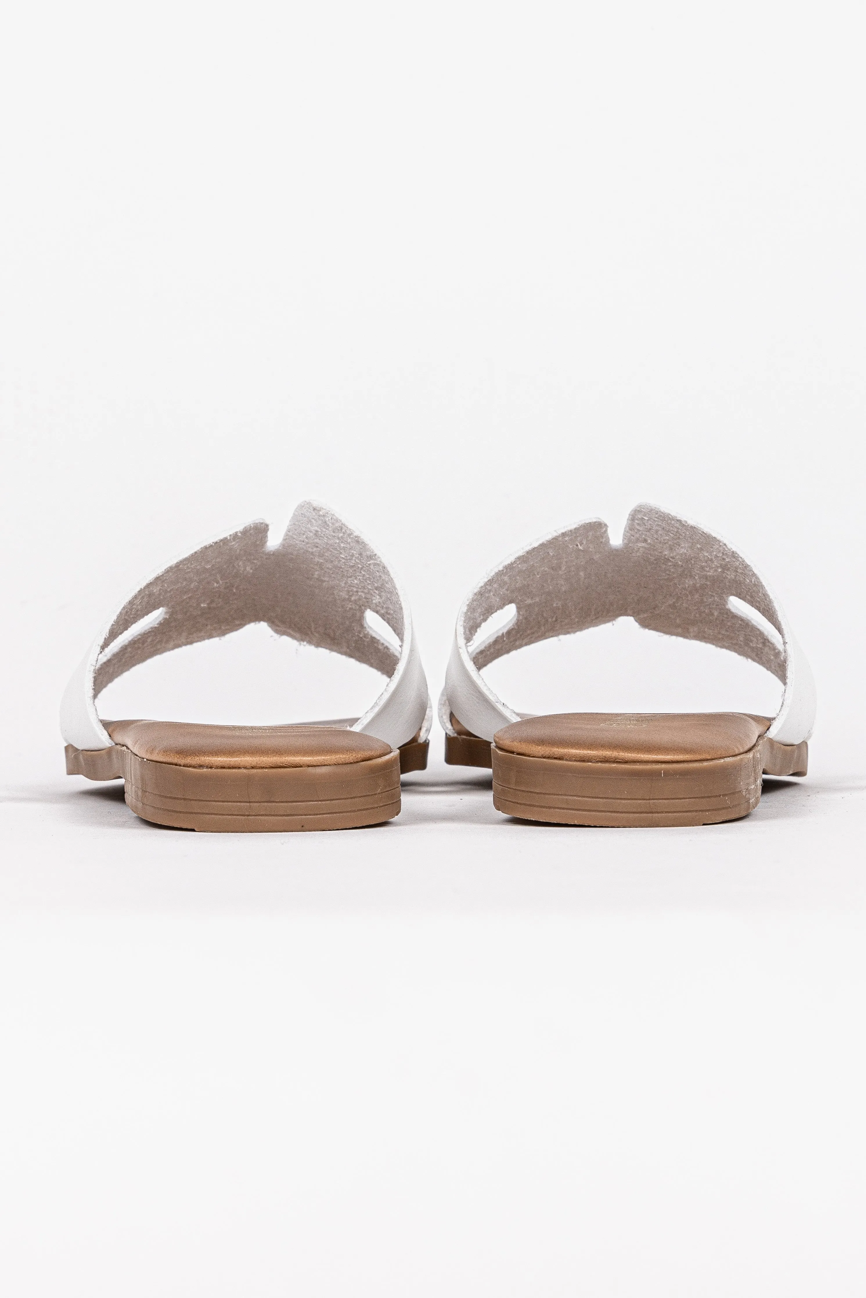 LEATHER FLAT SANDALS
