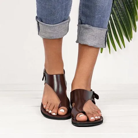 Ring toe ankle strap sandals
