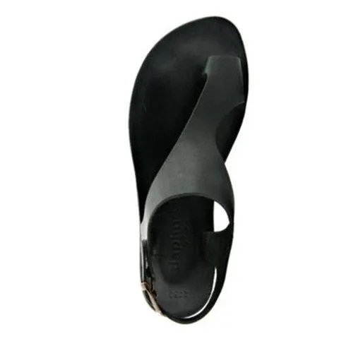 Ring toe ankle strap sandals